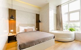 Khách sạn Lá Q10